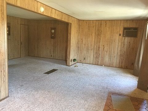 4th image of 1019 Evergreen Ln