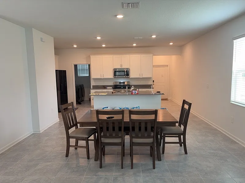 3 bed, 2.5 bath, 1800 sqft, $2,250 — Photo 3