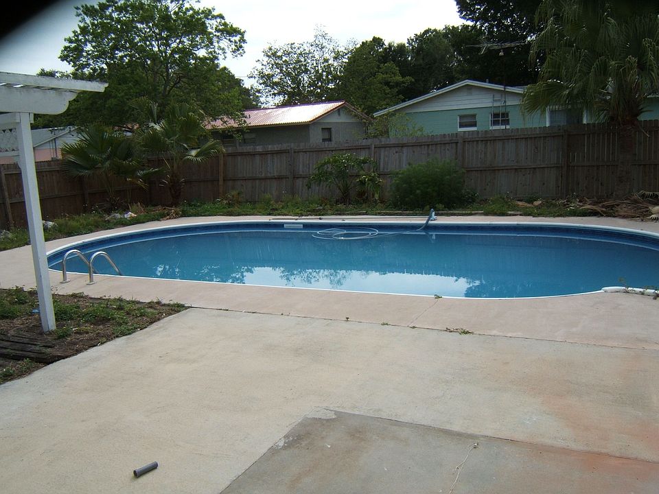 1st image of 1020 Cove Ln
