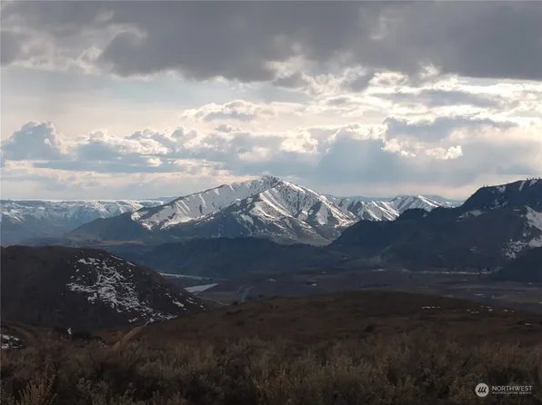 55201 Peach Road, Waterville, WA 98858