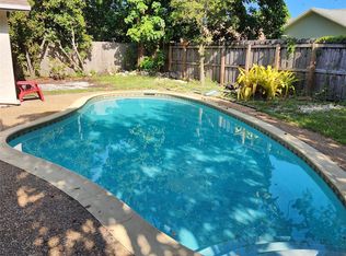 7701 SW 8th St, North Lauderdale, FL 33068