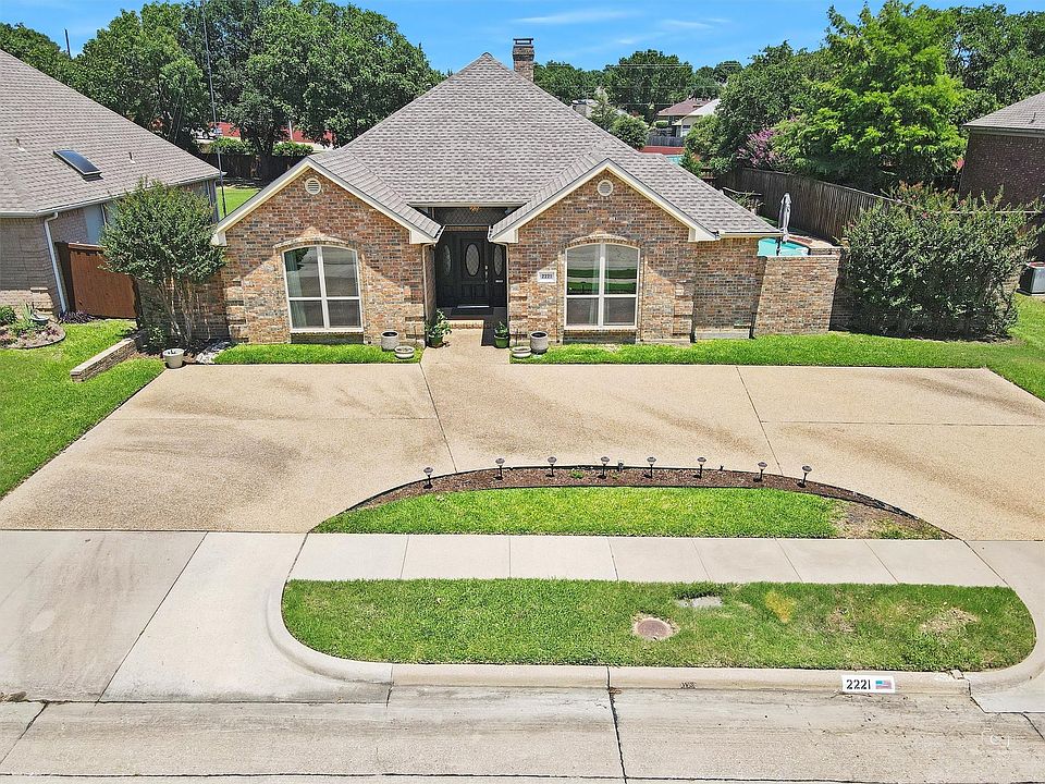 1st image of 2221 Lorraine Dr