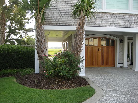 3rd image of 2611 Lumina Ave N