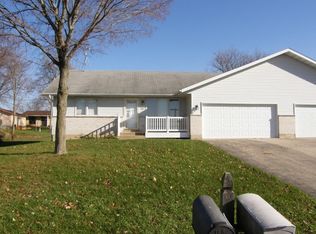 905 N Hayes St, Harvard, IL 60033