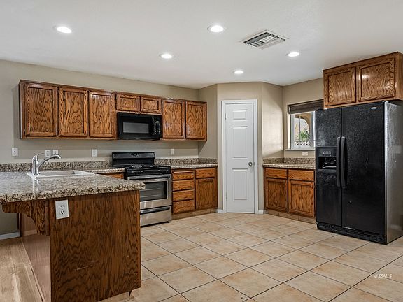 4th image of 1104 W Coronado Ave