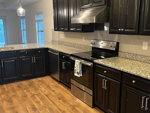 3rd image of 2461 Belltown Dr SW