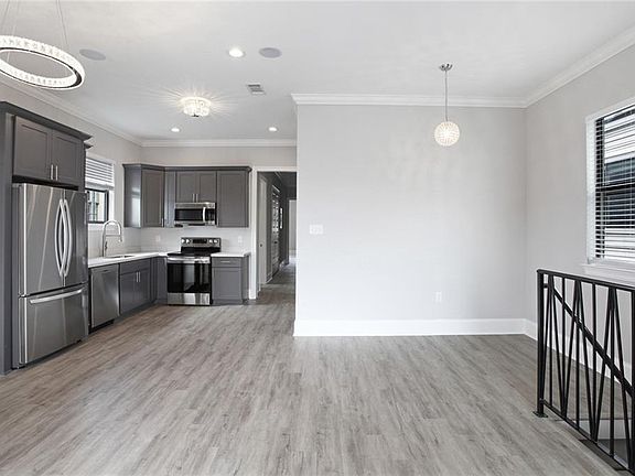 4th image of 2641 43rd St