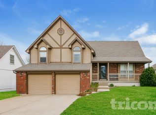 1213 SW Pacific Dr, Lees Summit, MO 64081