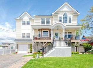 17 Desoto Rd, Amityville, NY 11701