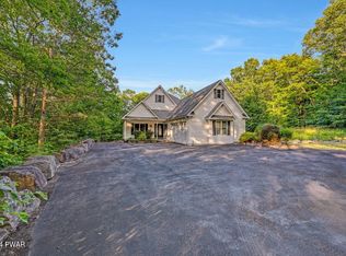 103 Cottonwood Dr, Hawley, PA