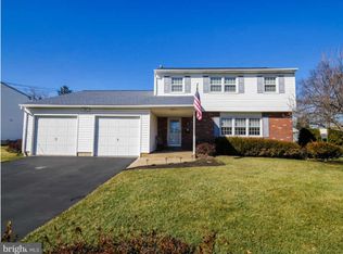 537 Harting Cir, Warminster, PA 18974