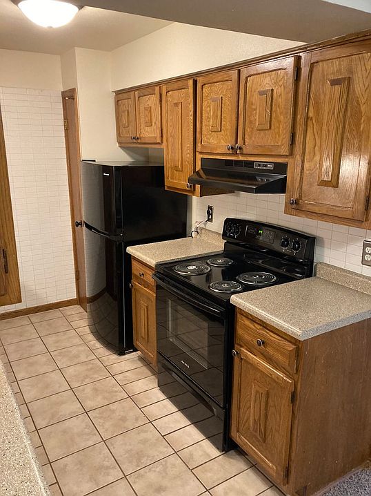 Unit 10143-105, Unit 10135-102