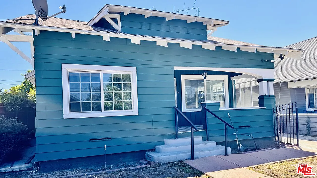 3 bed, 2.0 bath, 1436 sqft, $5,000 — Photo 1