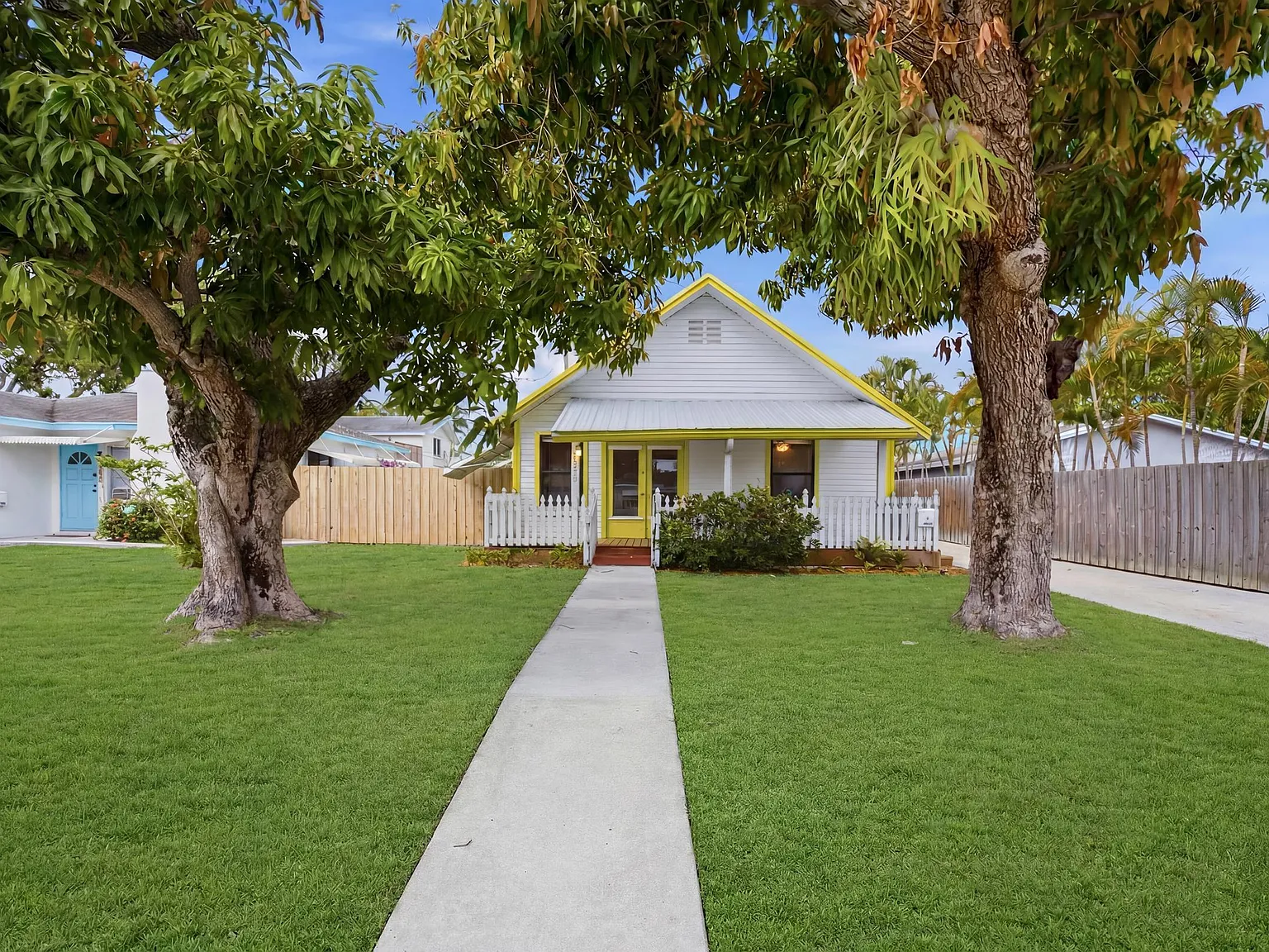3 bed, 3.0 bath, 1244 sqft, $3,500 — Photo 1