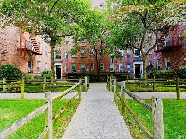 786 Bronx River #B56, Bronxville, NY 10708