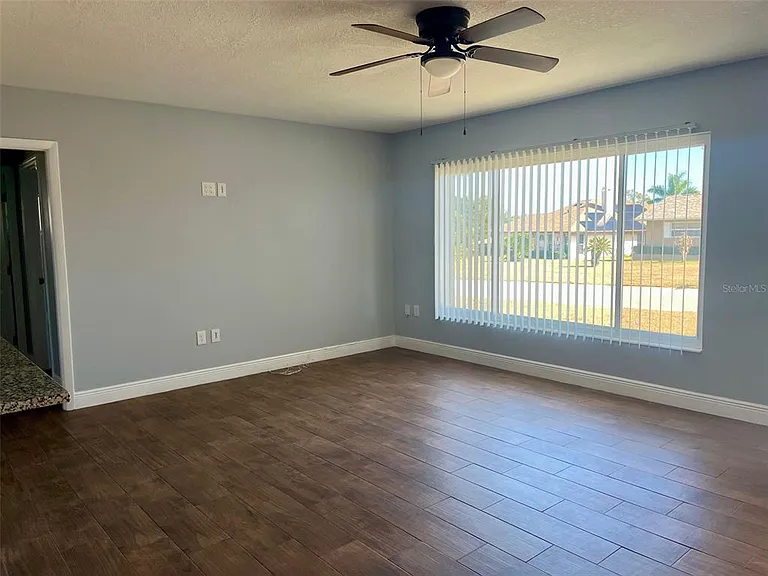 36 Marigold Ln — Photo 3