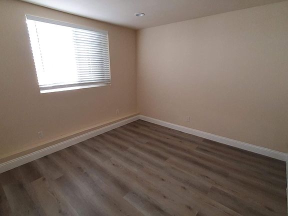 5th image of 137 Steiner St