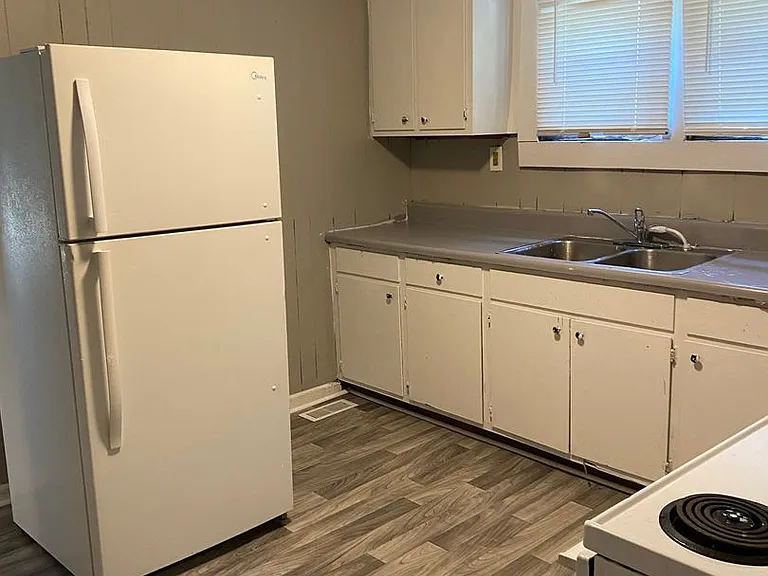 2512 Crescent Ln — Photo 2