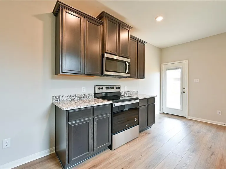 404 Freedom Park Ave — Photo 6