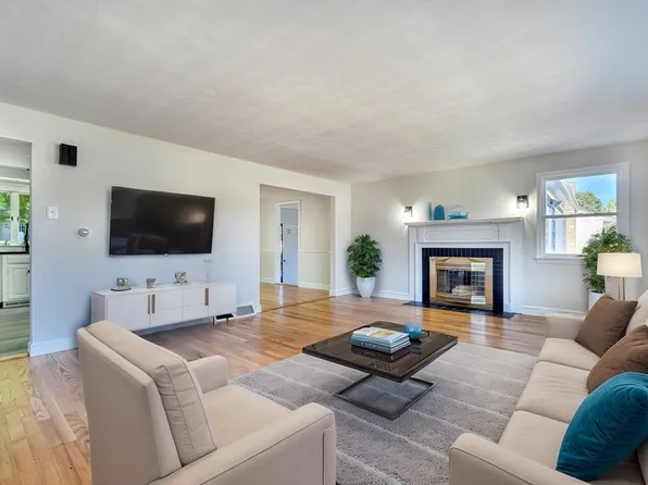 16 Shirley Ave, Methuen, MA 01844