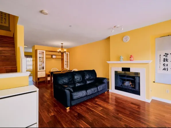 6588 Southoaks Cres #117, Burnaby, BC V5E 4K1