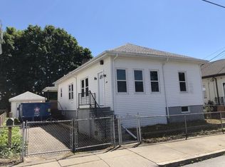 135 Winthrop St, Fall River, MA 02721