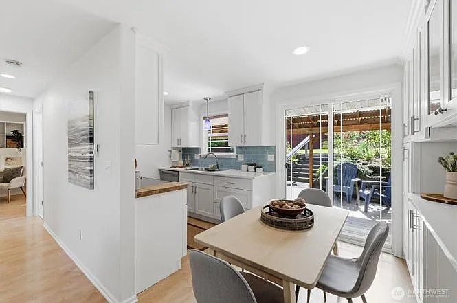 8425 18th Ave SW — Photo 9