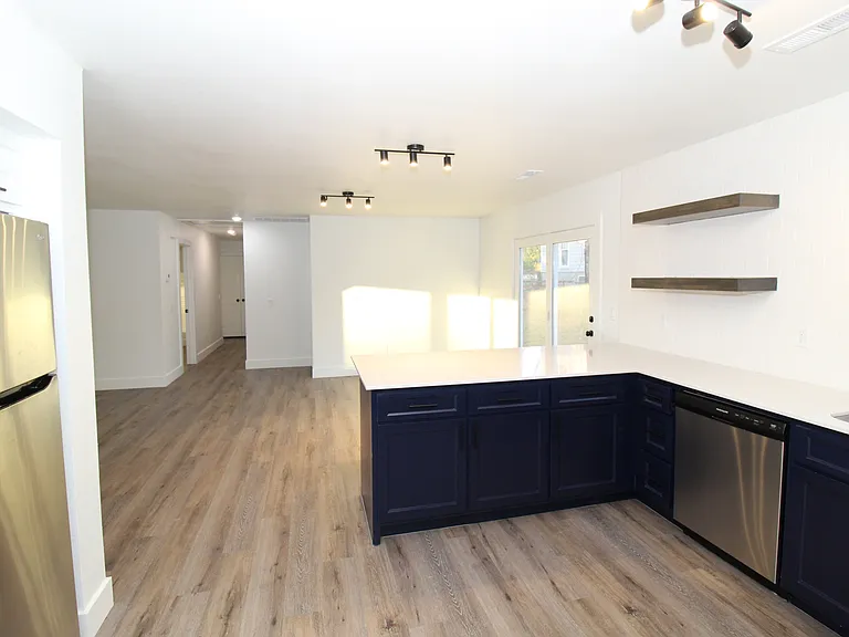 50 E 7th St — Photo 18