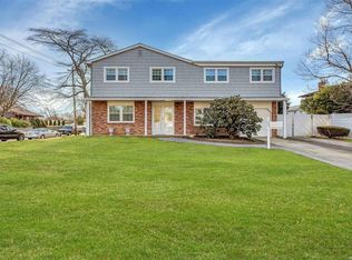 91 McCall Ave, West Islip, NY 11795