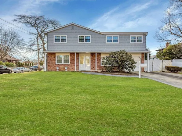 91 Mccall Avenue, West Islip, NY 11795