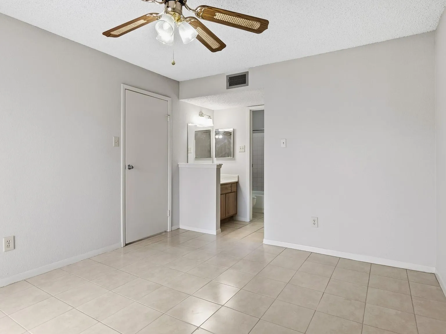 2 bed, 2.0 bath, 976 sqft, $1,195 — Photo 4