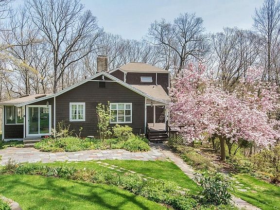 5th image of 167 Woodland Dr
