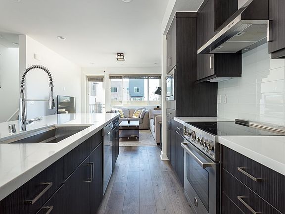 5th image of 318 Bridgewater Way Unit 4