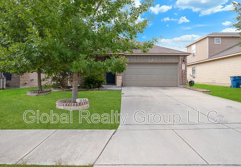 516 Stonebrook Dr — Photo 2