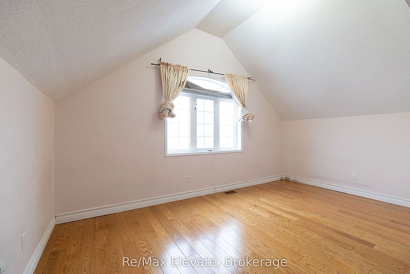 Toronto House for rent - 3 Bedrooms — photo 3