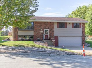 241 Summer Dr, Asbury, IA 52002