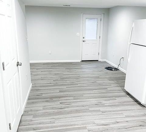 Kitchen/dining combo