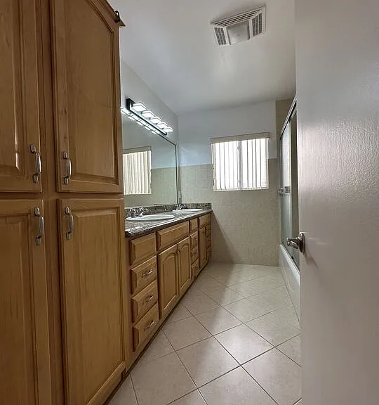 14552 Runnymede St — Photo 12
