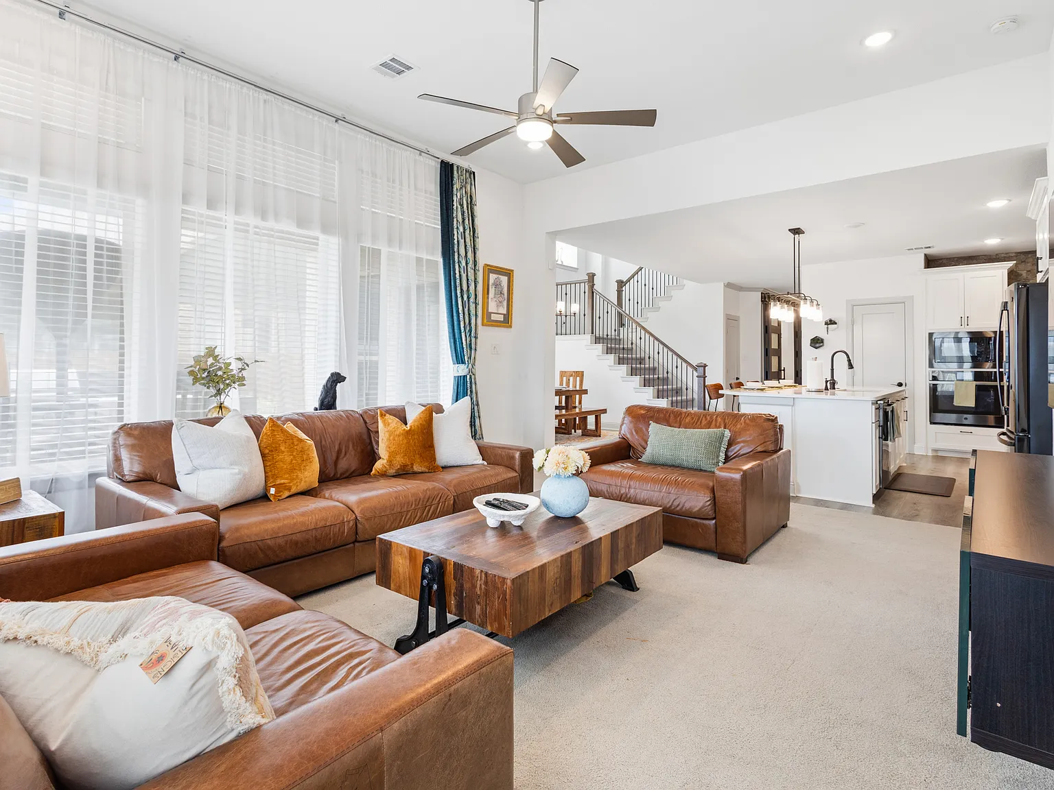 2640 Stadium View Dr — Photo 3