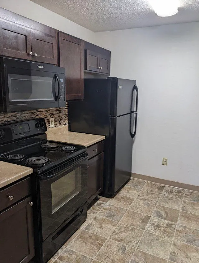 Meadow Wood Of Ames Apartment Building - 103 — Photo 1