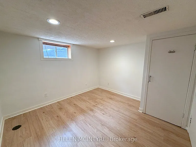 34 Dunning Cres — Photo 10