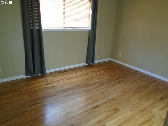 5th image of 605 SE 101st Ave