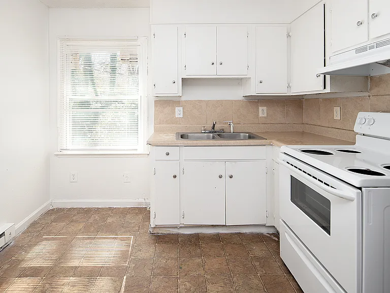 2718 Crescent Ln #E — Photo 17