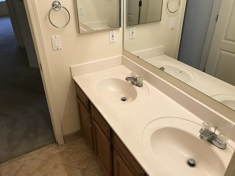 1710 W Houston Ave — Photo 26