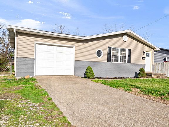 3rd image of 2607 Hawthorne Ave