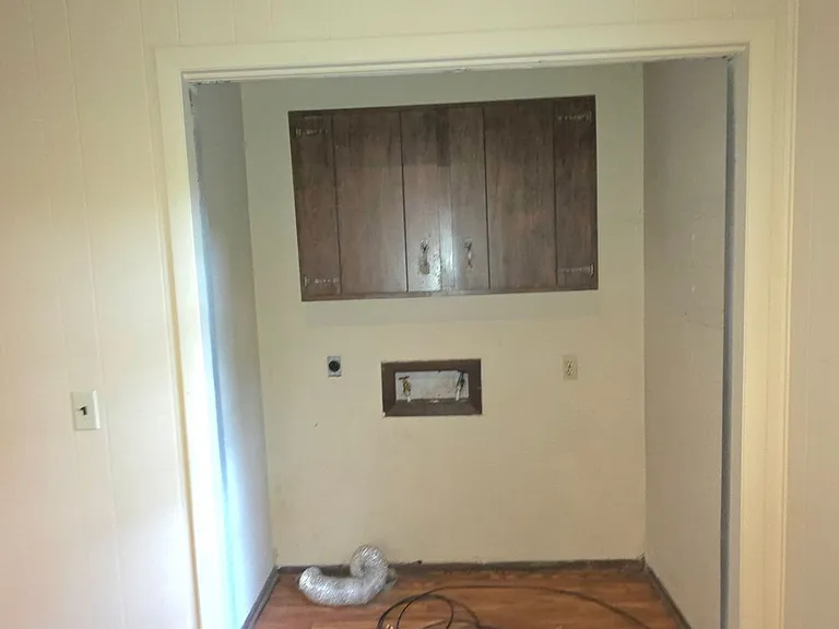 2542 S Regina Ave — Photo 3