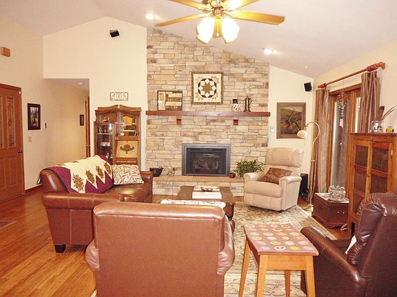 3rd image of 19796 White Oak Trl