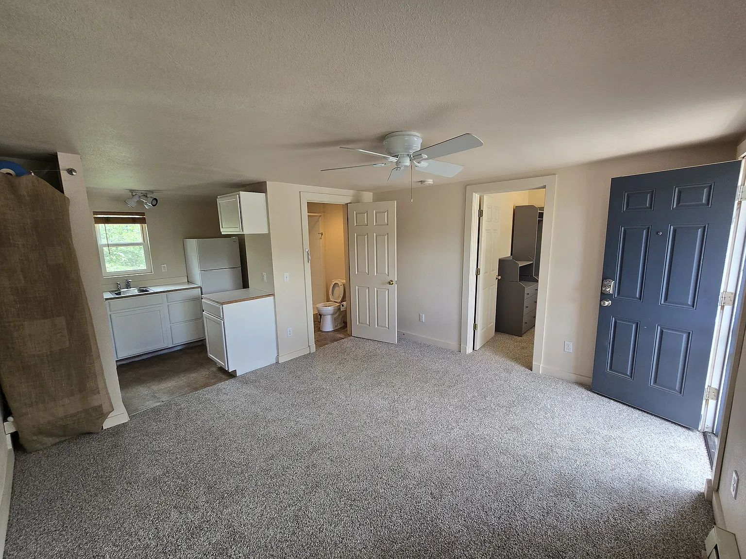 1 bed, 400 sqft, $1,290 — Photo 3