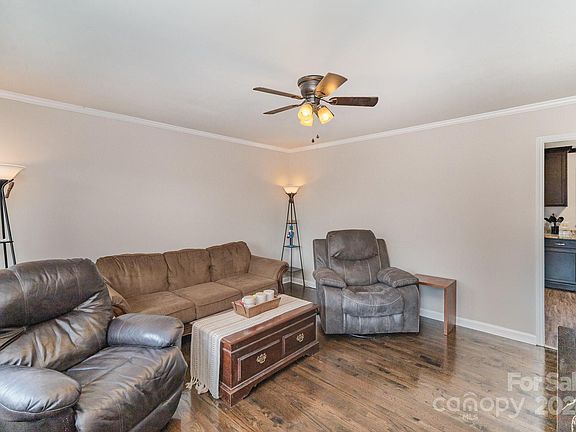 4th image of 1551 Rolling Meadow Ln