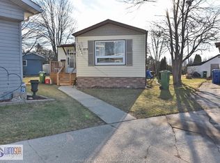 327 Regent Ct, Essex, ON N8M2Z2